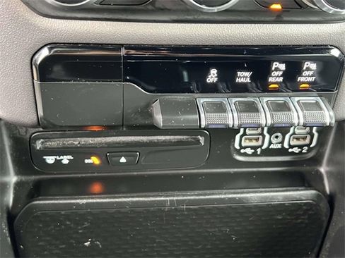 Used 2019 RAM 1500 Big Horn image 32