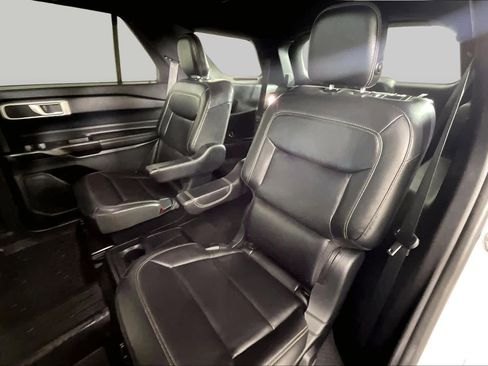 Used 2020 Ford Explorer XLT w/ Equipment Group 202A RWD image 17