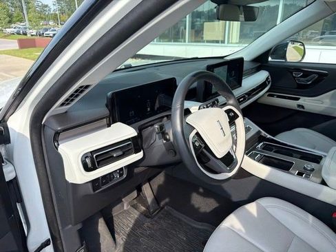 Used 2025 Lincoln Aviator 2WD image 13