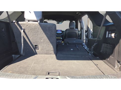 Used 2020 Ford Explorer XLT w/ Equipment Group 202A AWD/4WD image 18