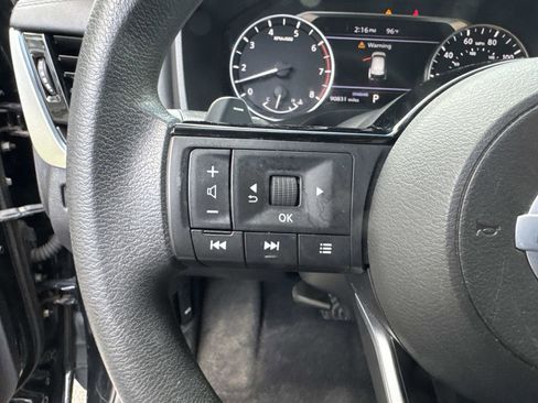 Used 2021 Nissan Rogue SV FWD image 31