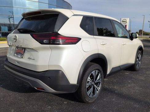 Used 2023 Nissan Rogue SV image 5