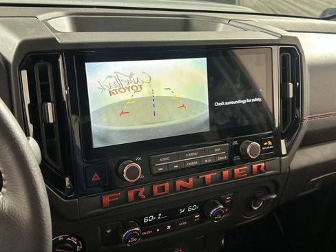 Used 2025 Nissan Frontier PRO-4X image 17