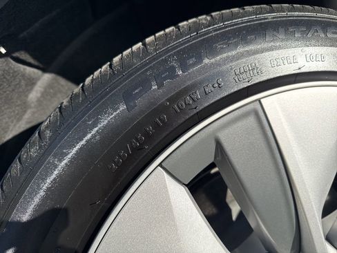 Used 2022 Tesla Model Y Long Range image 31