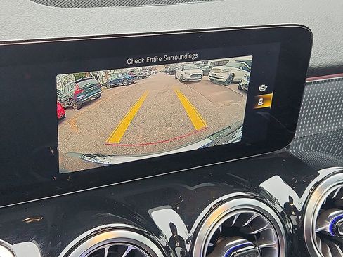 Used 2022 Mercedes-Benz GLB 250 4MATIC image 20