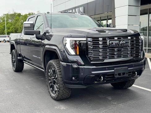 Used 2026 GMC Sierra 3500 Denali Ultimate AWD/4WD image 2