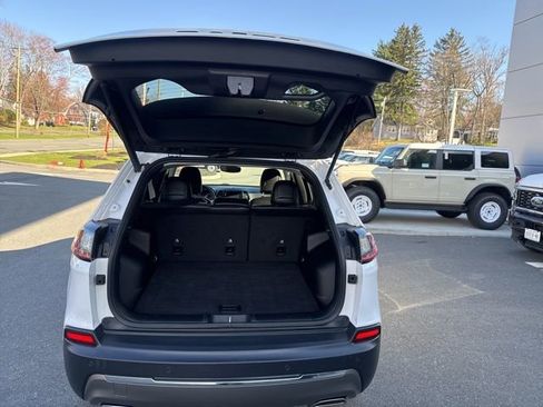 Used 2019 Jeep Cherokee Limited image 10