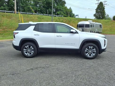 Used 2026 Chevrolet Equinox LT FWD image 2