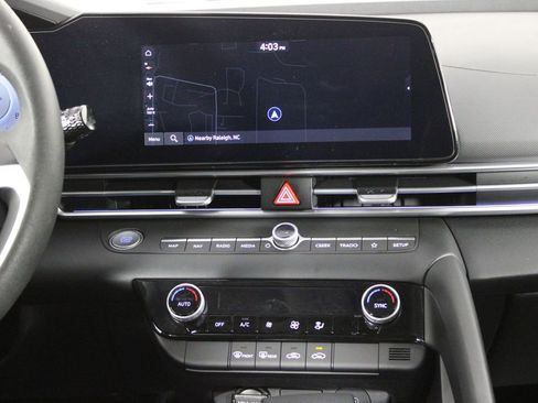 Used 2024 Hyundai Elantra SEL image 29