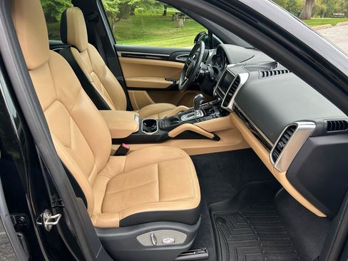 Used 2016 Porsche Cayenne AWD/4WD image 14