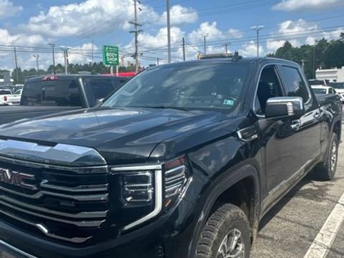 Used 2023 GMC Sierra 1500 SLT w/ X31 Off-Road Package AWD/4WD image 3