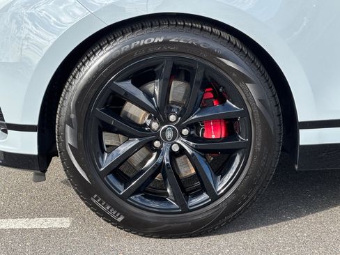 Certified 2025 Land Rover Range Rover Velar Dynamic SE image 33