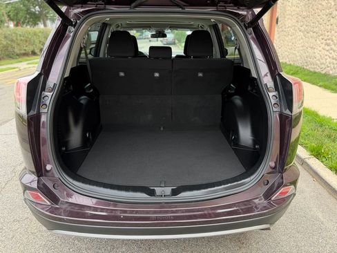 Used 2018 Toyota RAV4 XLE AWD/4WD image 10