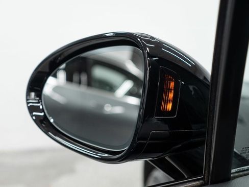 Used 2024 Porsche Macan AWD/4WD image 49