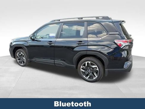 Used 2025 Subaru Forester Premium AWD/4WD image 5
