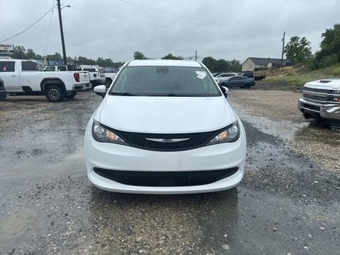 Used 2023 Chrysler Voyager LX FWD image 8