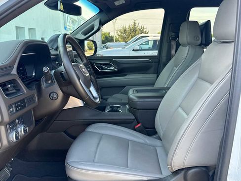 Used 2024 GMC Yukon SLT w/ SLT Luxury Package AWD/4WD image 4