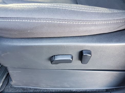 Used 2022 Nissan Frontier SV image 19