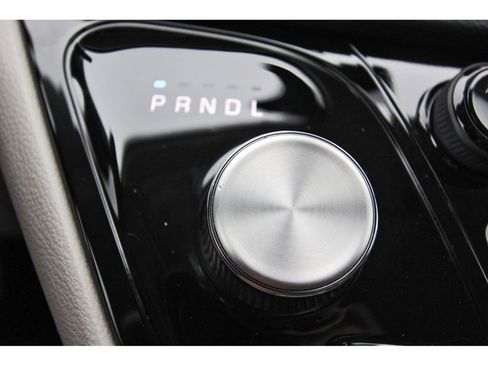 Used 2023 Chrysler Pacifica Touring-L image 25