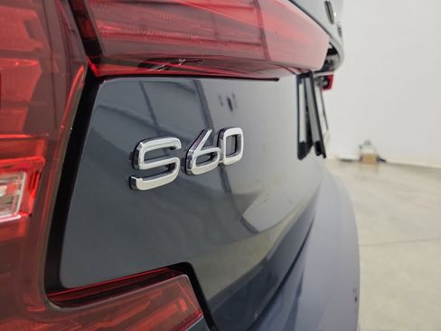 Certified 2024 Volvo S60 B5 Core image 9