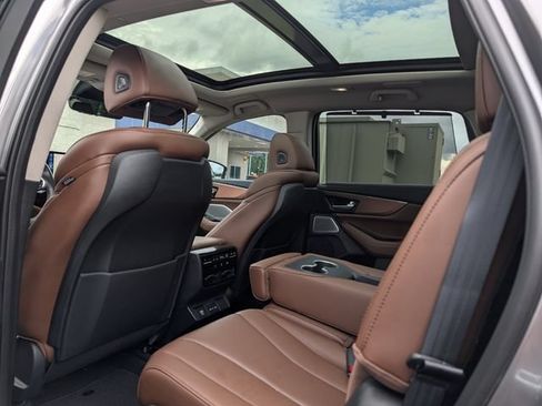 Used 2025 Acura MDX SH-AWD w/ Technology Package image 4