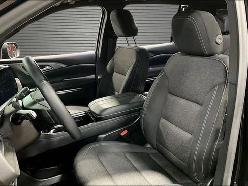 Used 2024 Chevrolet Traverse LT w/ Enhanced Driving Package FWD image 16
