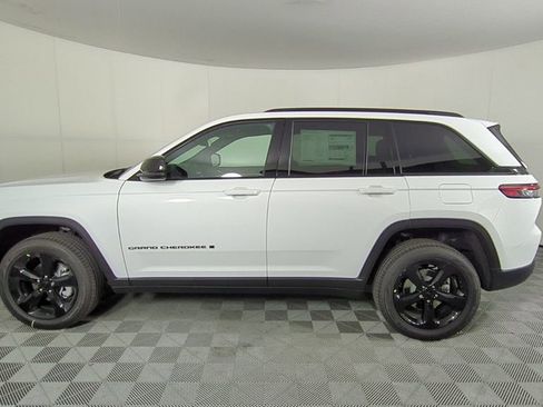 New 2025 Jeep Grand Cherokee Limited w/ Black Appearance Package RWD image 7