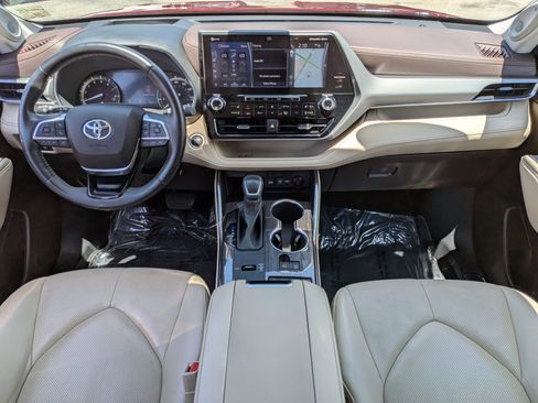 Used 2021 Toyota Highlander Platinum FWD image 18