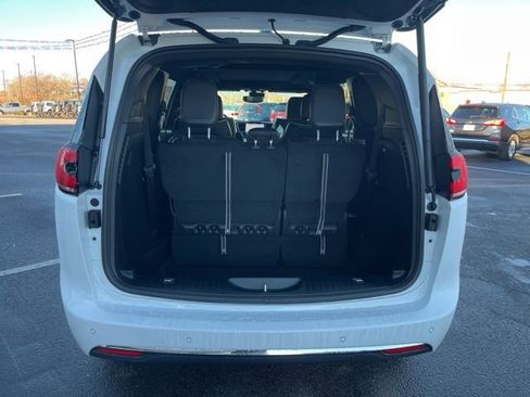 New 2026 Chrysler Pacifica Limited image 23