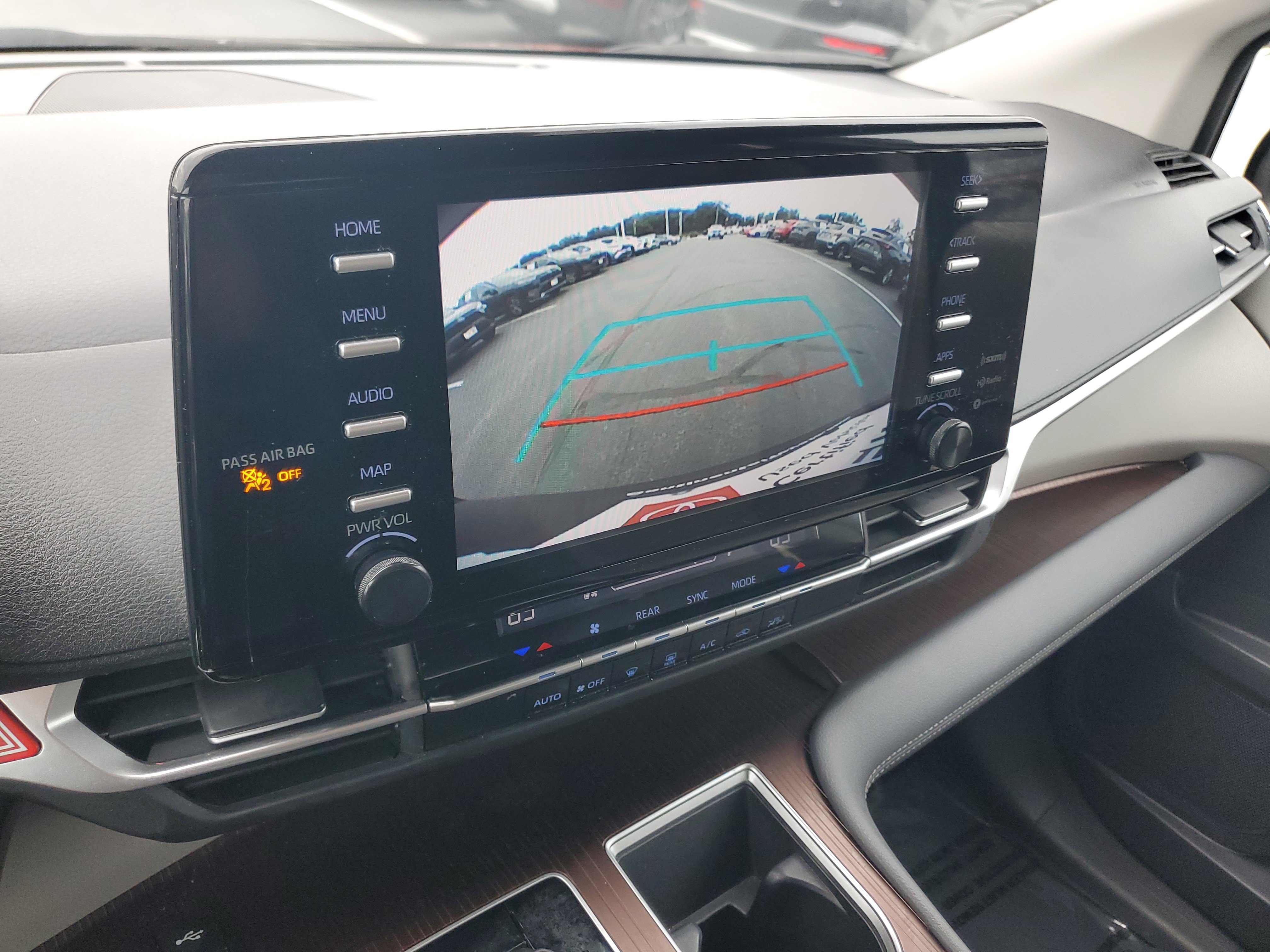 Certified 2024 Toyota Sienna LE FWD image 31