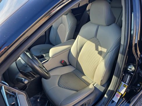 Used 2018 Toyota Camry SE image 17