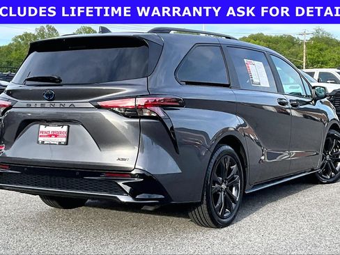 Used 2025 Toyota Sienna XSE w/ XSE Plus Package FWD image 9