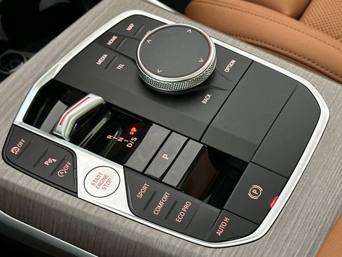 Used 2025 BMW 330i Sedan w/ Premium Package image 21