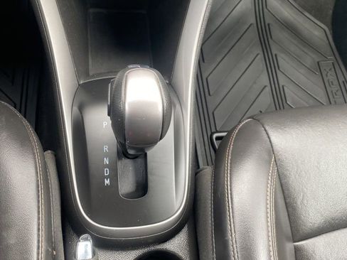 Used 2021 Chevrolet Trax LT w/ Premium Seat Package AWD/4WD image 32