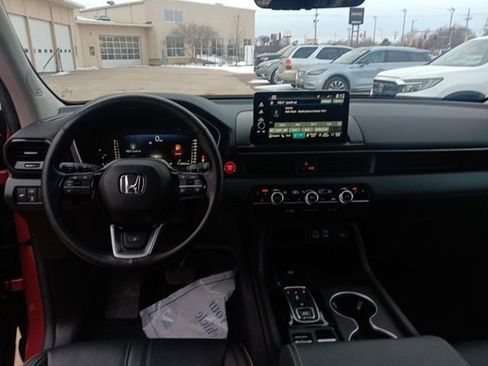 Used 2025 Honda Pilot Elite image 29