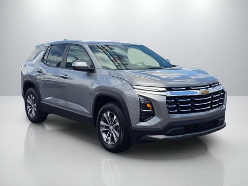 Used 2026 Chevrolet Equinox LT FWD image 3