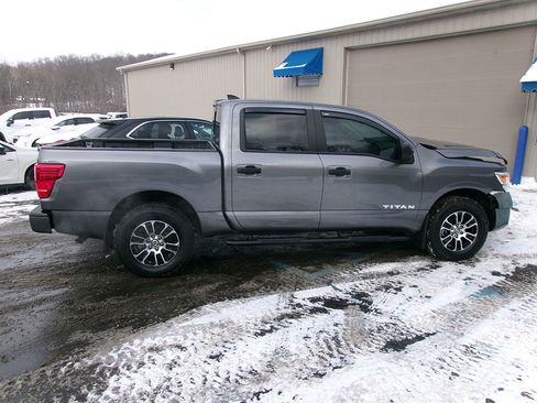 Used 2022 Nissan Titan SV image 8