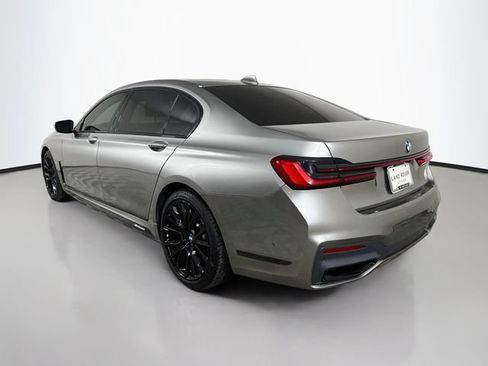 Used 2022 BMW 740i w/ M Sport Package RWD image 7