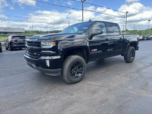 Used 2018 Chevrolet Silverado 1500 LTZ Z71 w/ LTZ Plus Package AWD/4WD image 8