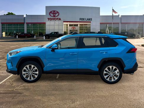 Used 2021 Toyota RAV4 XLE Premium AWD/4WD image 2