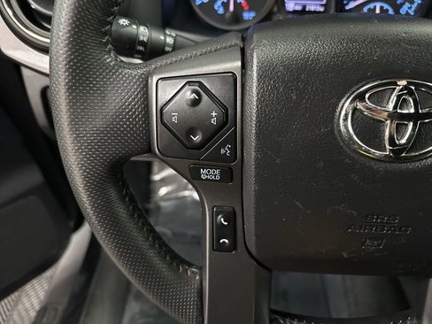 Used 2020 Toyota Tacoma TRD Off-Road w/ Technology Package AWD/4WD image 15