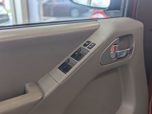 Used 2019 Nissan Frontier SV image 17