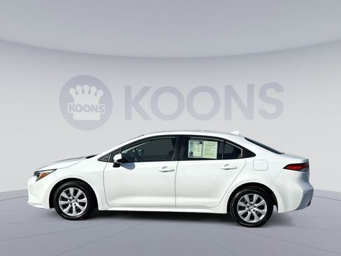 Used 2025 Toyota Corolla LE image 2