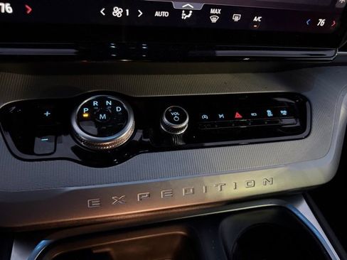 Used 2025 Ford Expedition Active image 12