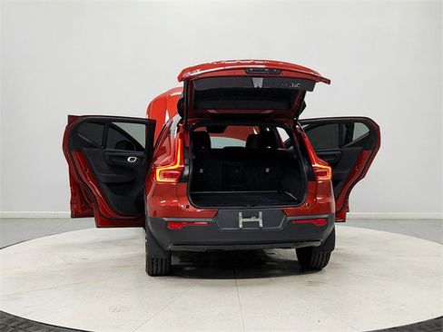 Used 2021 Volvo XC40 T5 R-Design w/ Protection Package image 14