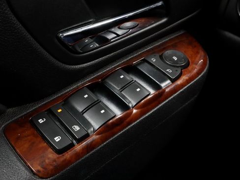 Used 2011 Chevrolet Suburban LT image 25