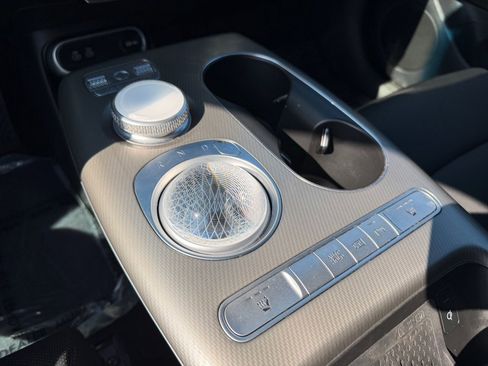 Used 2024 Genesis GV60 RWD image 33