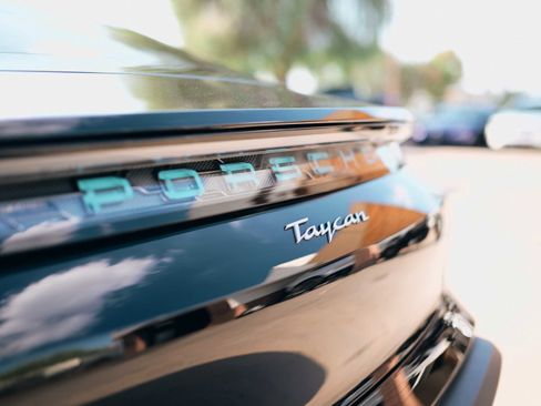 Used 2023 Porsche Taycan image 19