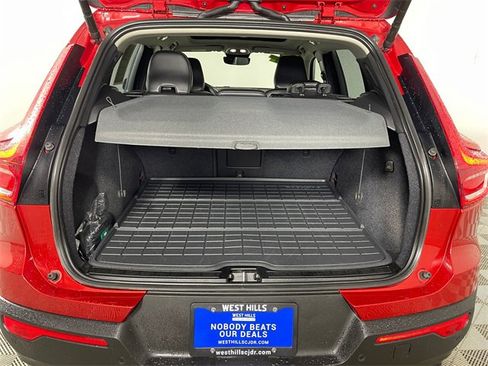Used 2024 Volvo XC40 B5 Plus w/ Protection Package Premier image 20