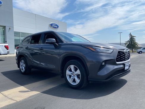 Used 2020 Toyota Highlander LE AWD/4WD image 18